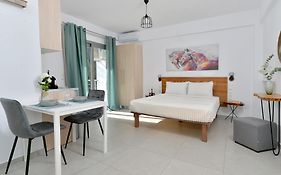 Sun Day Rooms & Studios - Free Airport Shuttle